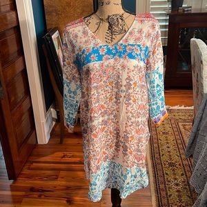 Johnny Was immaculate tunic with slits